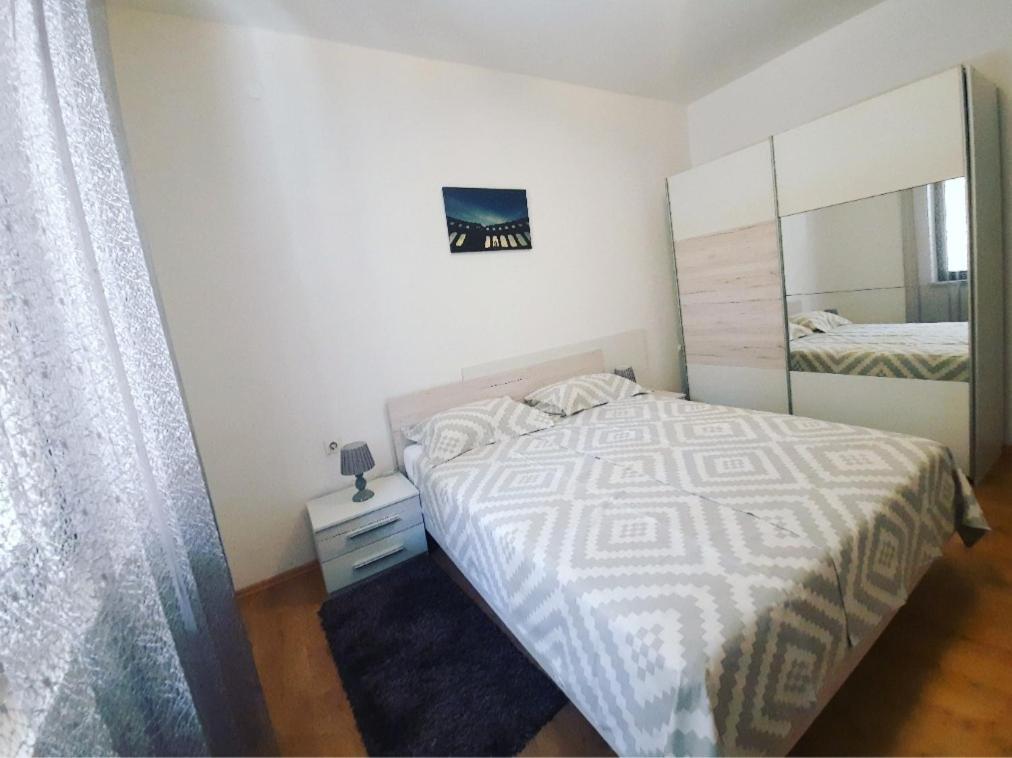 Apartment Nena Near The City Center With Free Parking Póla Kültér fotó